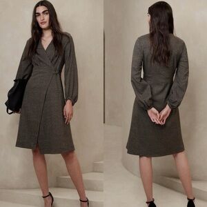 Banana Republic Factory Wrap Front V Neck Knee Length Dress, Brown Plaid, Size 2